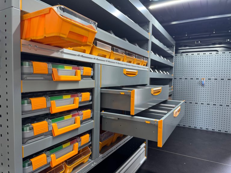 Aluminium of hout: welk materiaal kiest de vakman voor zijn inrichting?