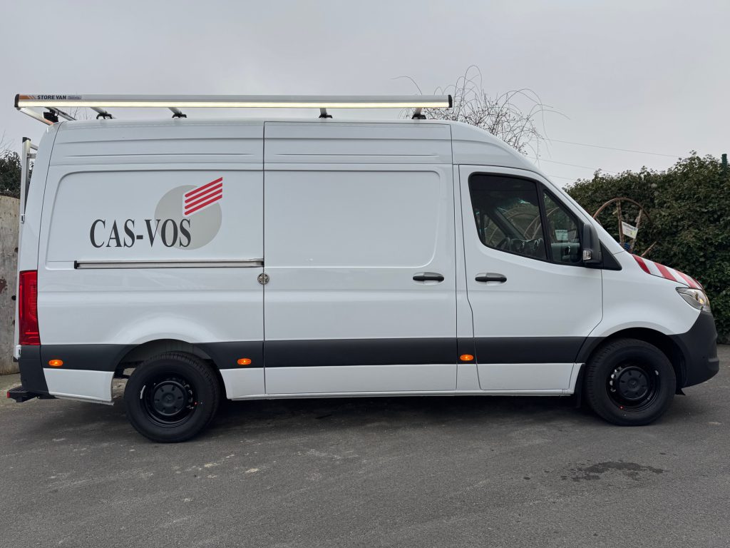 Realisatie Fiberlas-voertuig CasVos — bedrijfswageninrichting op maat