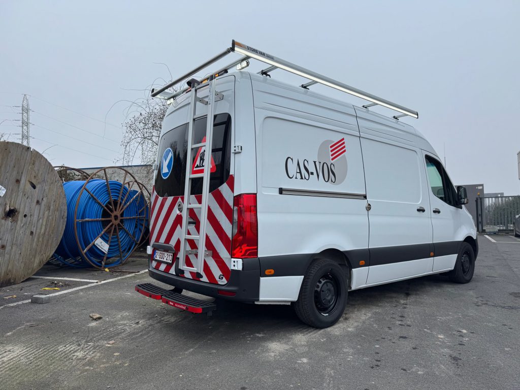 Realisatie fiberlas voertuig CasVos, bedrijfswageninrichting