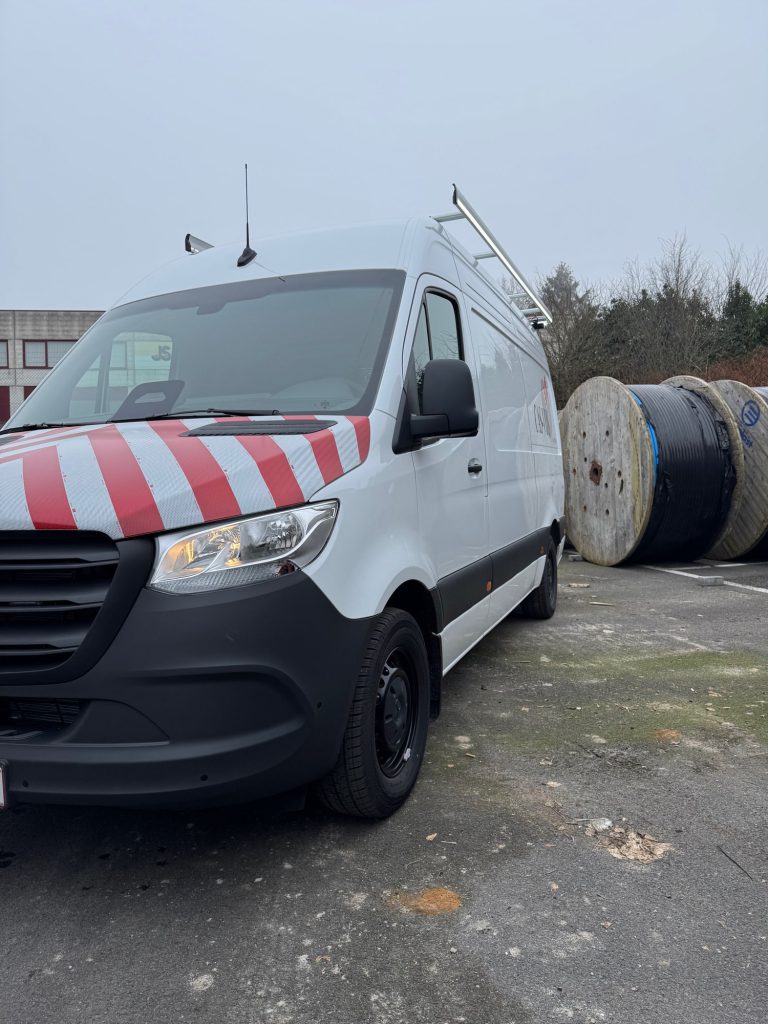 Realisatie fiberlas voertuig CasVos, bedrijfswageninrichting