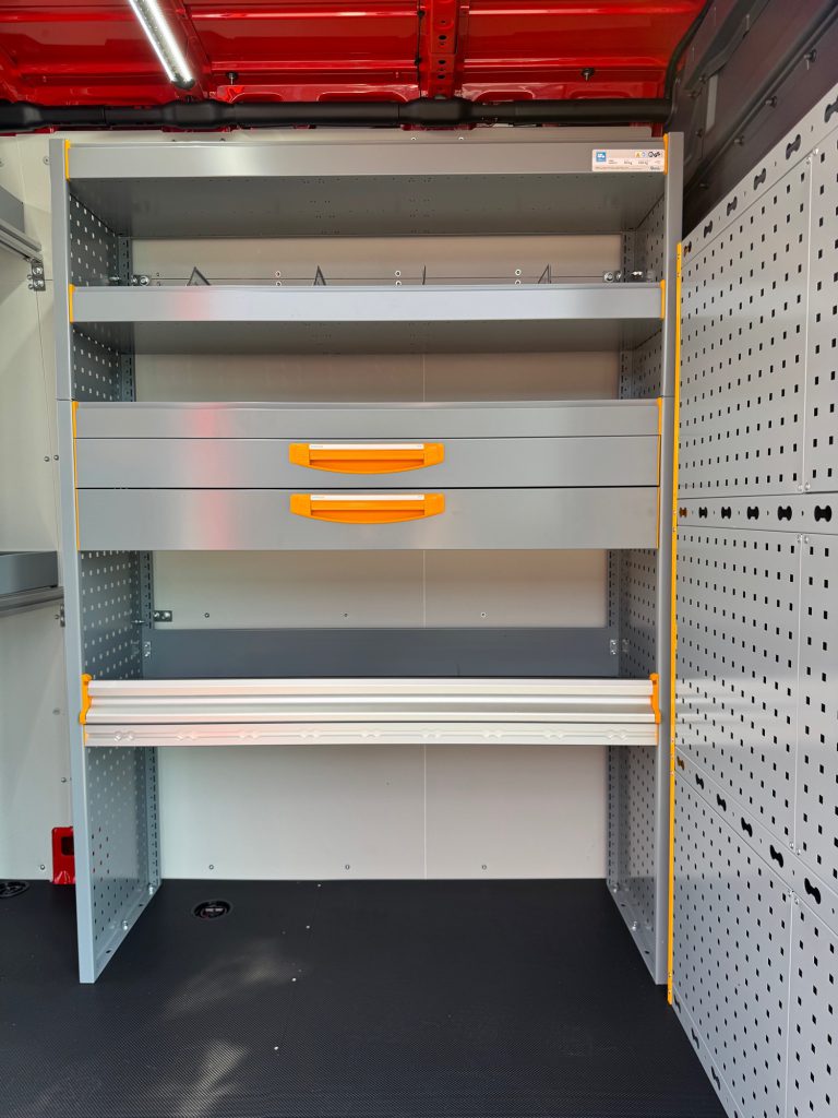 Realisatie Tormax, bedrijfswageninrichting