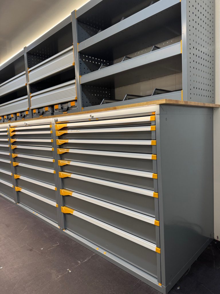 Realisatie Vrachtwageninrichting — bedrijfswageninrichting op maat