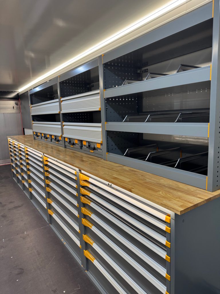 Realisatie Vrachtwageninrichting — bedrijfswageninrichting op maat