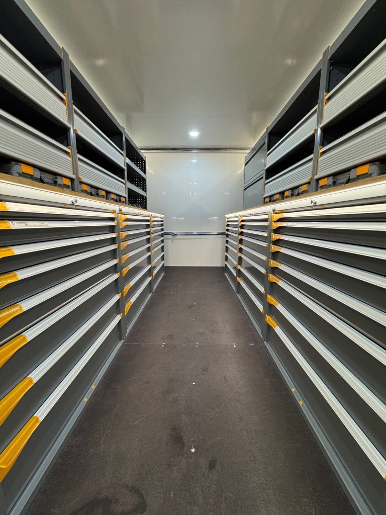 Realisatie vrachtwageninrichting, bedrijfswageninrichting