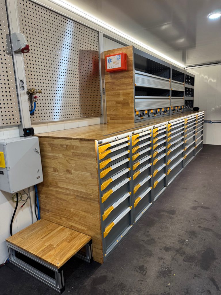 Realisatie vrachtwageninrichting, bedrijfswageninrichting