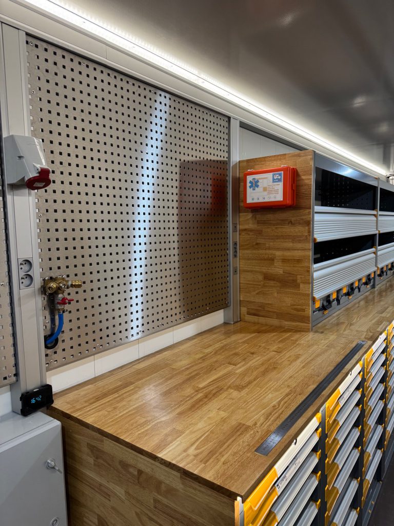 Realisatie vrachtwageninrichting, bedrijfswageninrichting