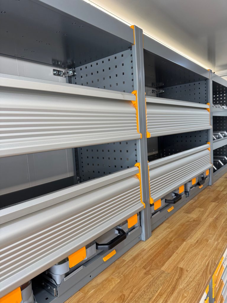 Realisatie vrachtwageninrichting, bedrijfswageninrichting