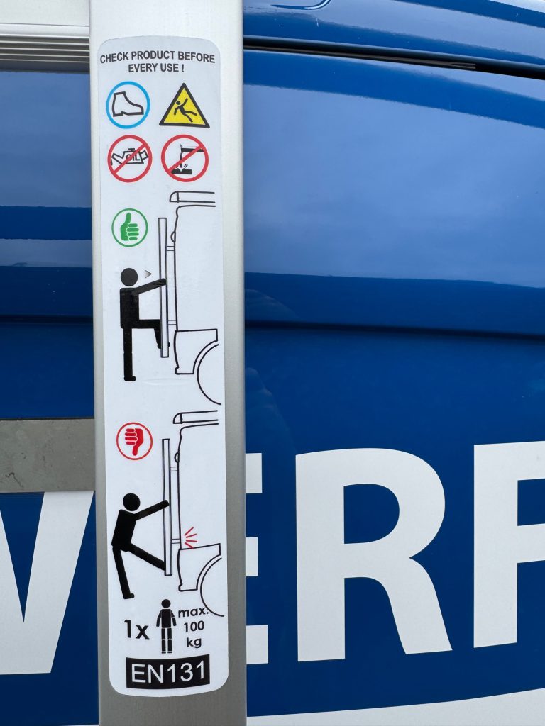 Realisatie Willy Naessens — bedrijfswageninrichting op maat