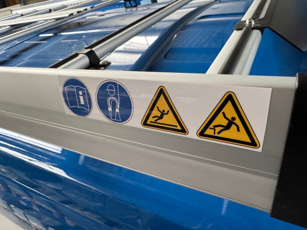 Realisatie Willy Naessens — bedrijfswageninrichting op maat