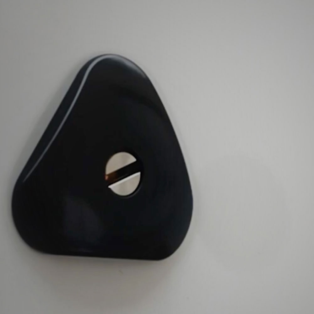UFO Triton veiligheidsslot van dichtbij op de achterdeur van een bestelwagen
